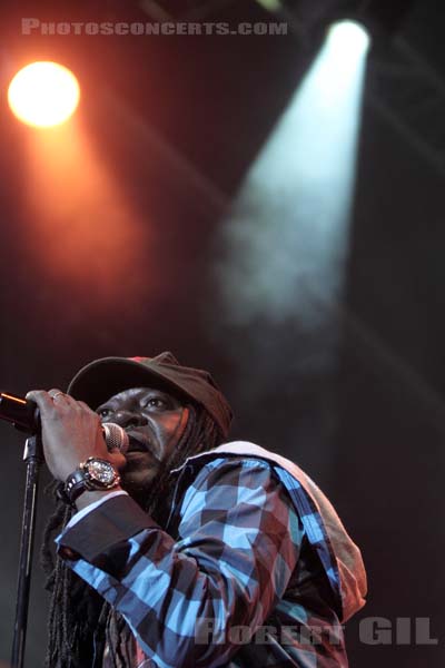 ALPHA BLONDY - 2010-06-21 - VINCENNES - Chateau de Vincennes - 